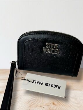 Steve Madden Black Textured Wristlet Card Case with Detachable Strap